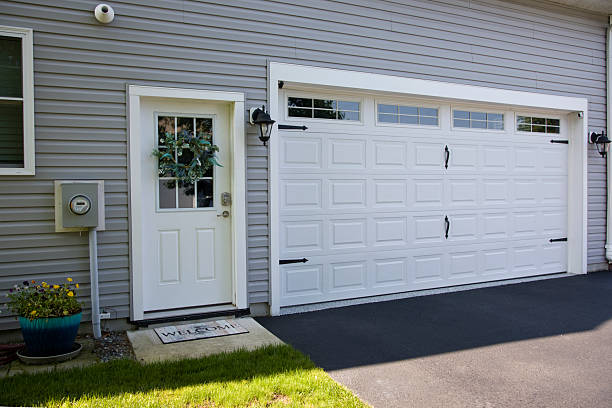 24/7 Emergency Garage Door Panel Replacement experts in Lincoln, NE
